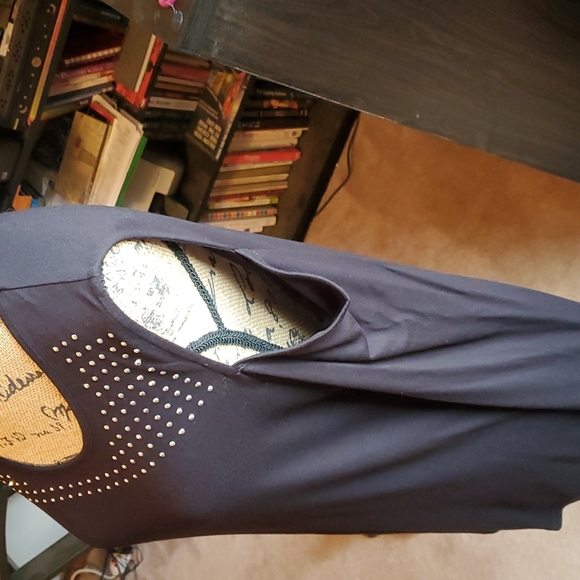 Venus size Large black cold shoulder shirt *only wore once* - Picture 5 of 10